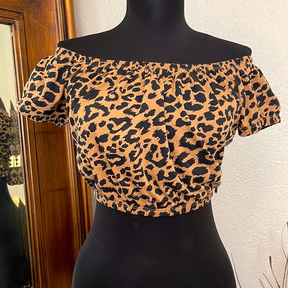 Tops - Hollister California Cheetah print,off the shoulder crop top, Size M